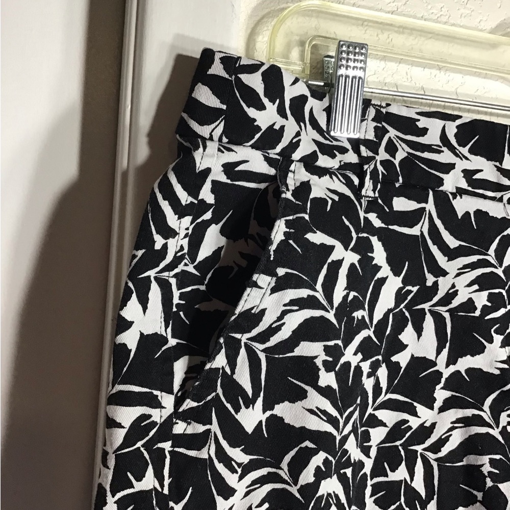 J. CREW WOMENS CHINO SHORTS SIZE 12 BLACK / WHITE 100% COTTON INSEAM 5. RISE 8 - Picture 3 of 10